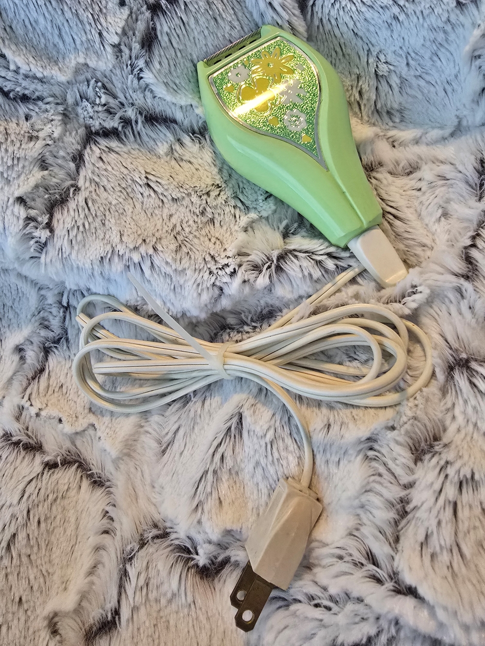 Vintage Lady Sunbeam Green Floral Electric Shaver 60s Turns On/Not Tested - Picture 4 of 5